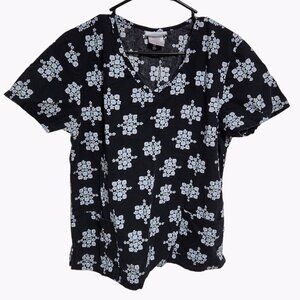 Simply Basics SB Scrub Top Womens Size Medium Short Sleeve Medical Nurse Uniform